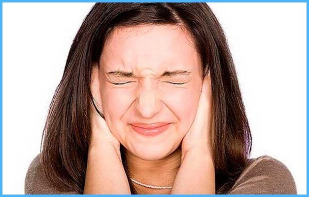 bir kadının kafasındaki gürültü servikal osteokondrozun belirtilerinden biridir